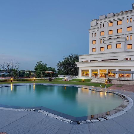Royal Sarovar Portico Силигури Екстериор снимка