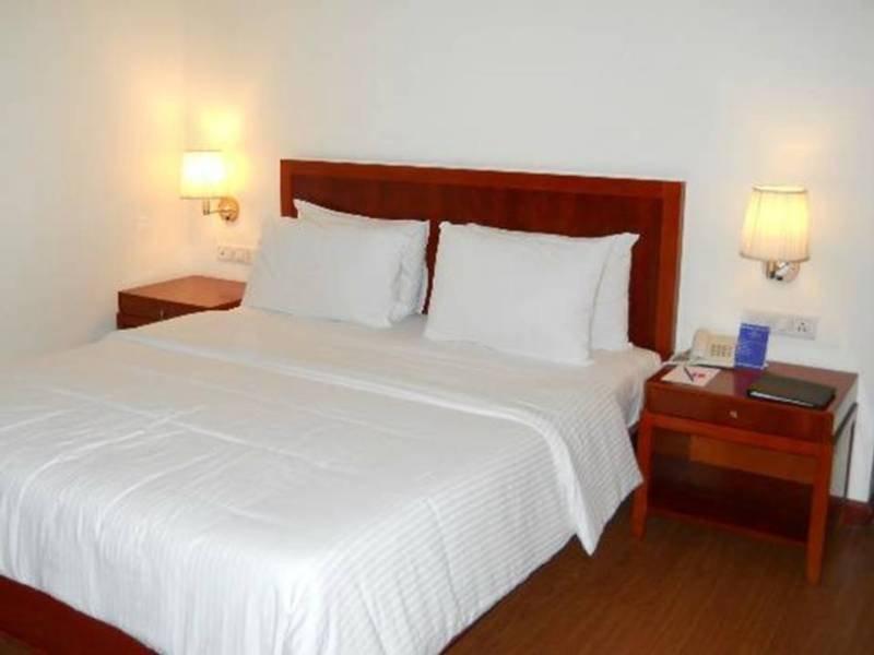 Royal Sarovar Portico Силигури Екстериор снимка