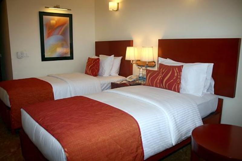 Royal Sarovar Portico Силигури Екстериор снимка