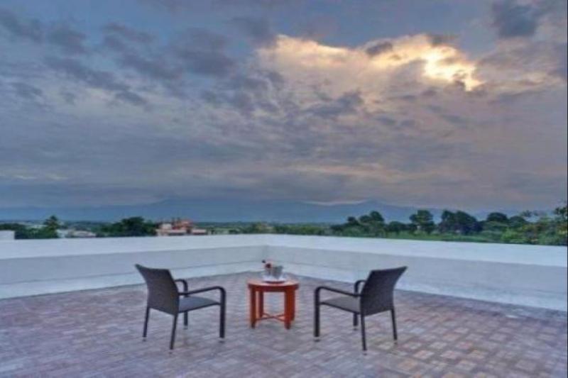 Royal Sarovar Portico Силигури Екстериор снимка