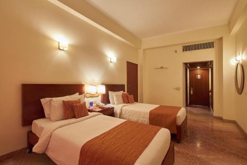 Royal Sarovar Portico Силигури Екстериор снимка