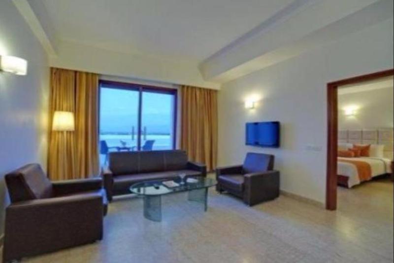 Royal Sarovar Portico Силигури Екстериор снимка