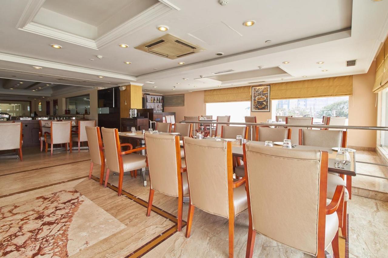 Royal Sarovar Portico Силигури Екстериор снимка