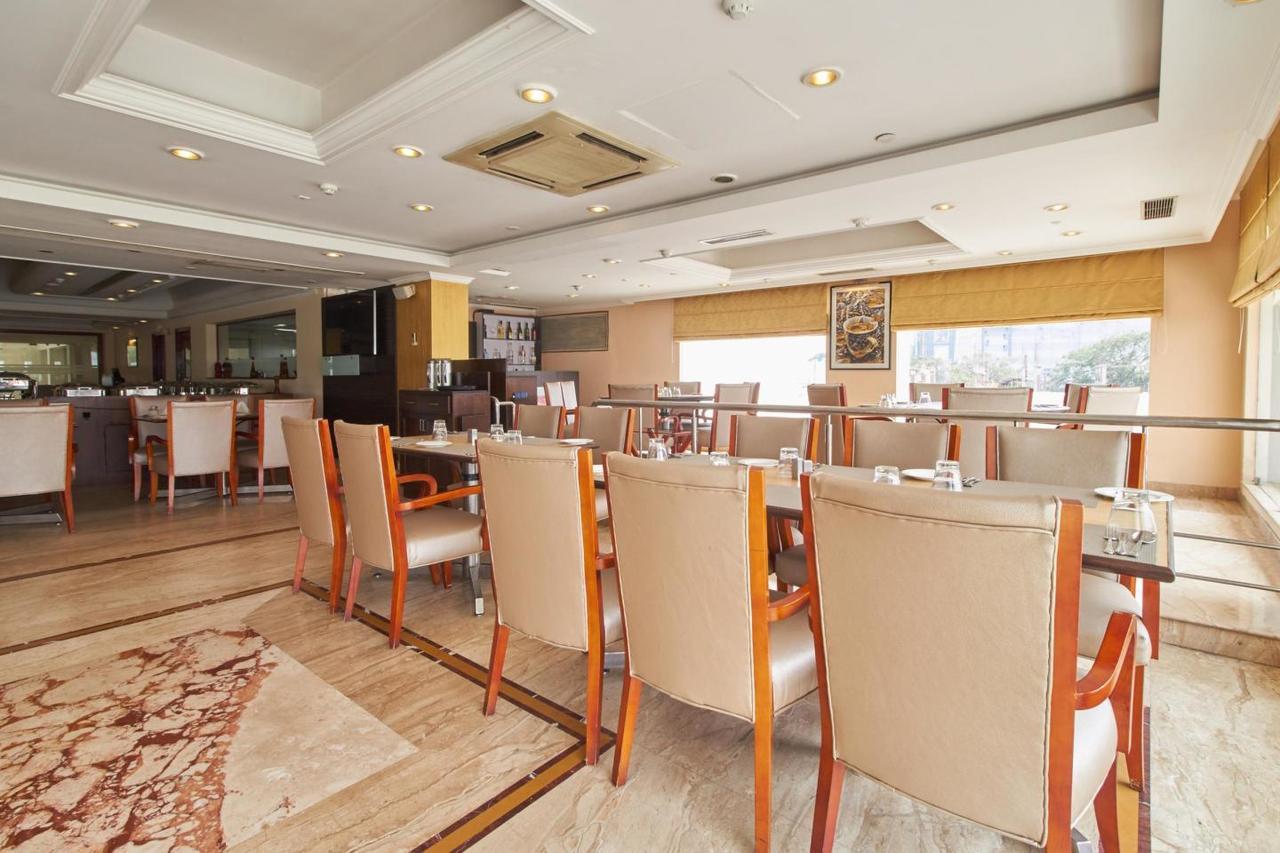 Royal Sarovar Portico Siliguri Hotel Екстериор снимка