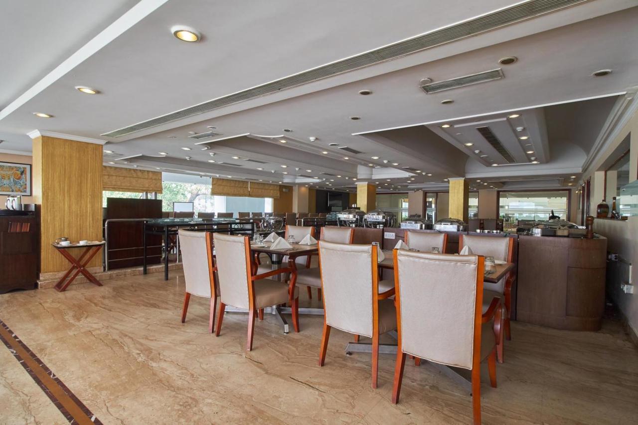 Royal Sarovar Portico Siliguri Hotel Екстериор снимка