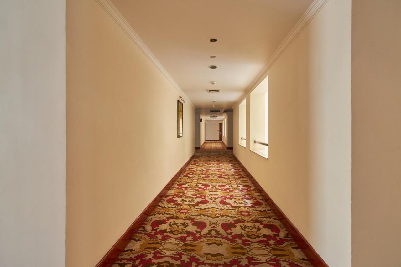 Royal Sarovar Portico Силигури Екстериор снимка