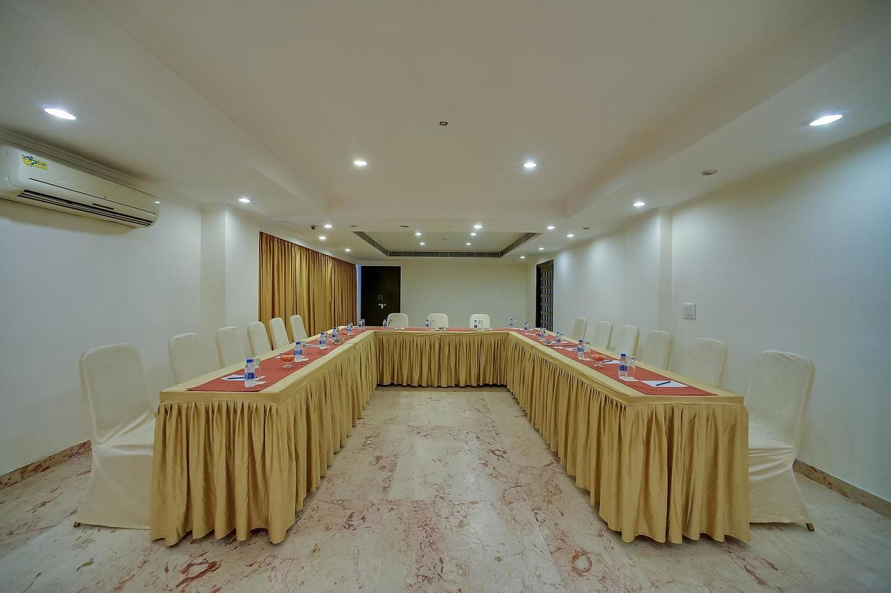 Royal Sarovar Portico Силигури Екстериор снимка