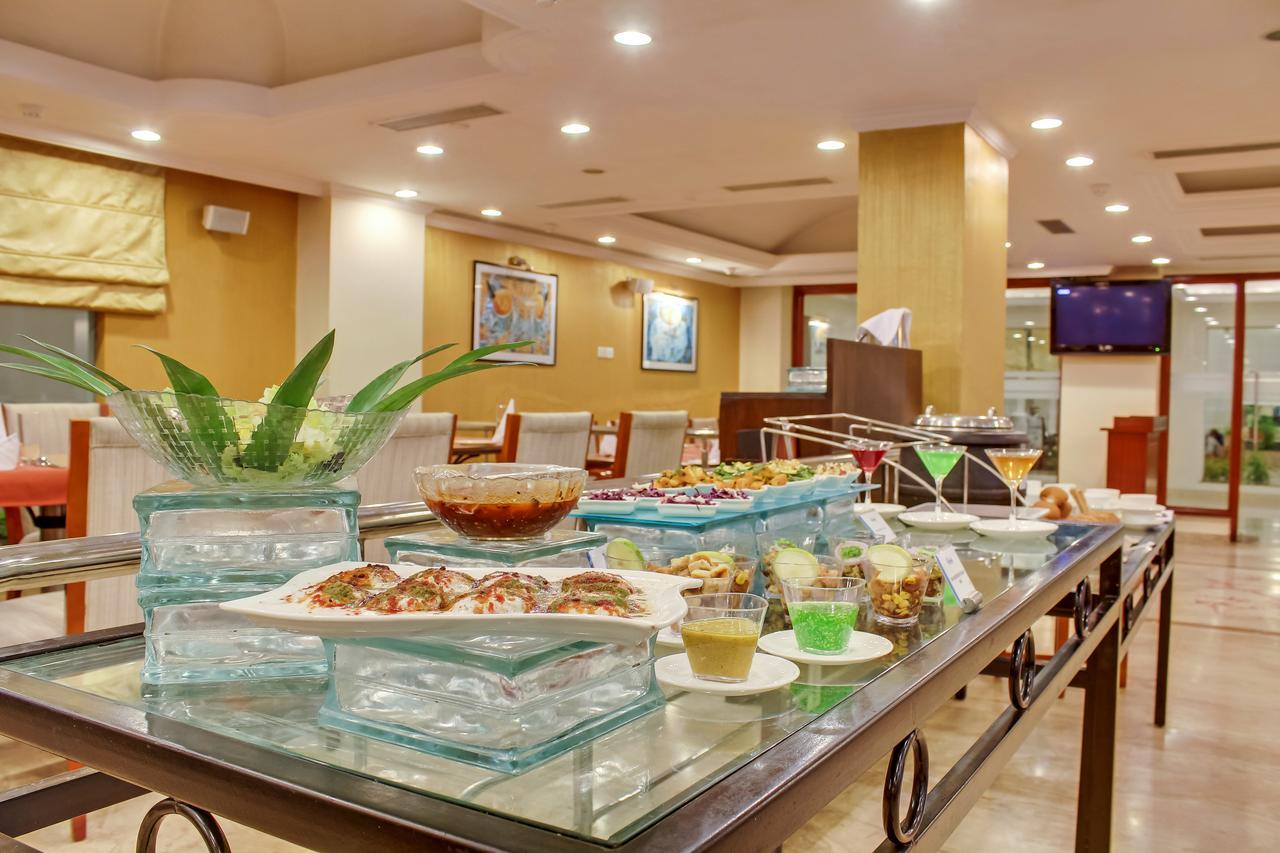 Royal Sarovar Portico Силигури Екстериор снимка