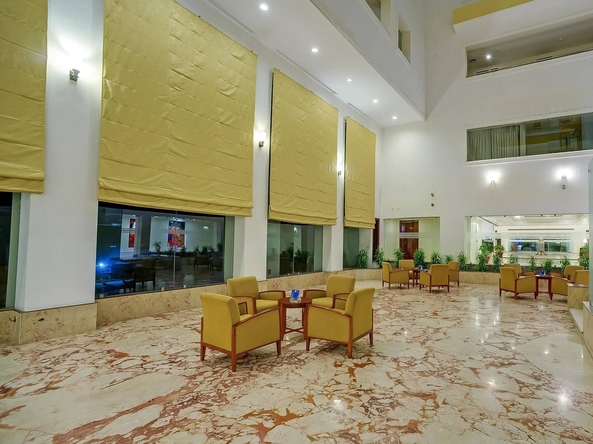 Royal Sarovar Portico Силигури Екстериор снимка