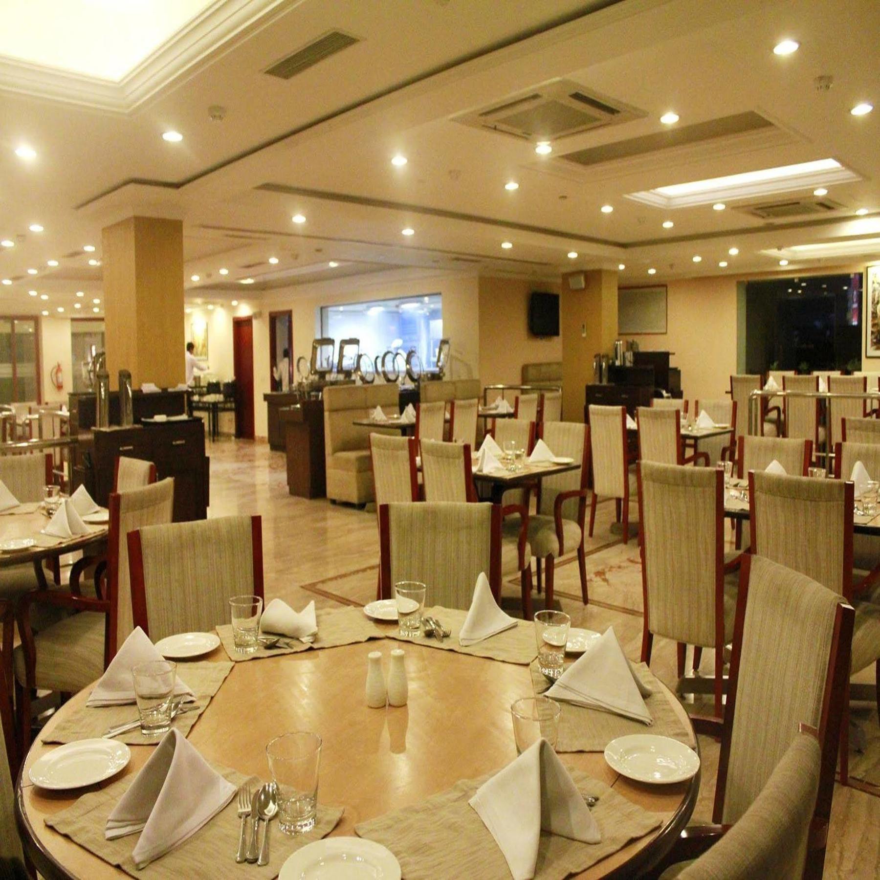 Royal Sarovar Portico Силигури Екстериор снимка