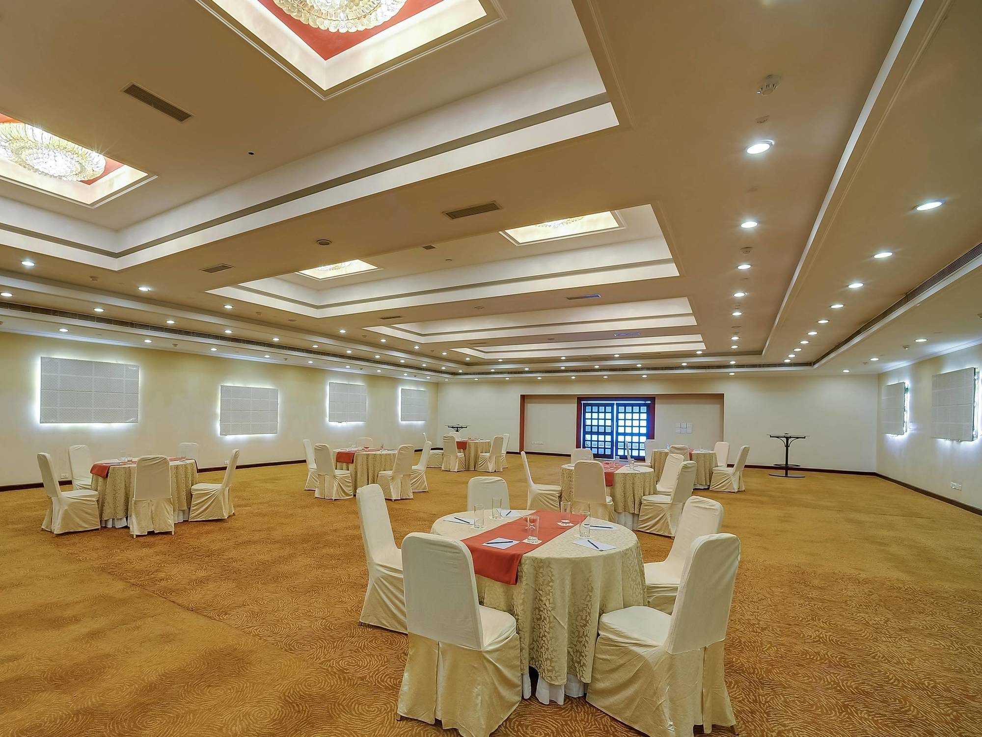 Royal Sarovar Portico Siliguri Hotel Екстериор снимка