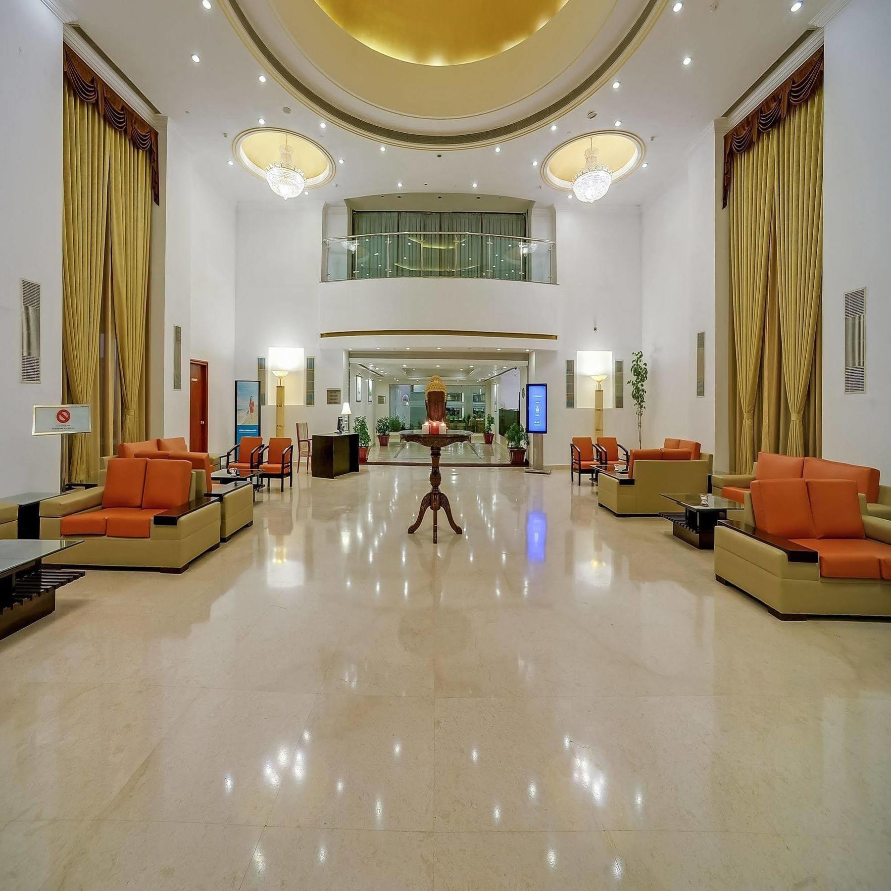 Royal Sarovar Portico Силигури Екстериор снимка