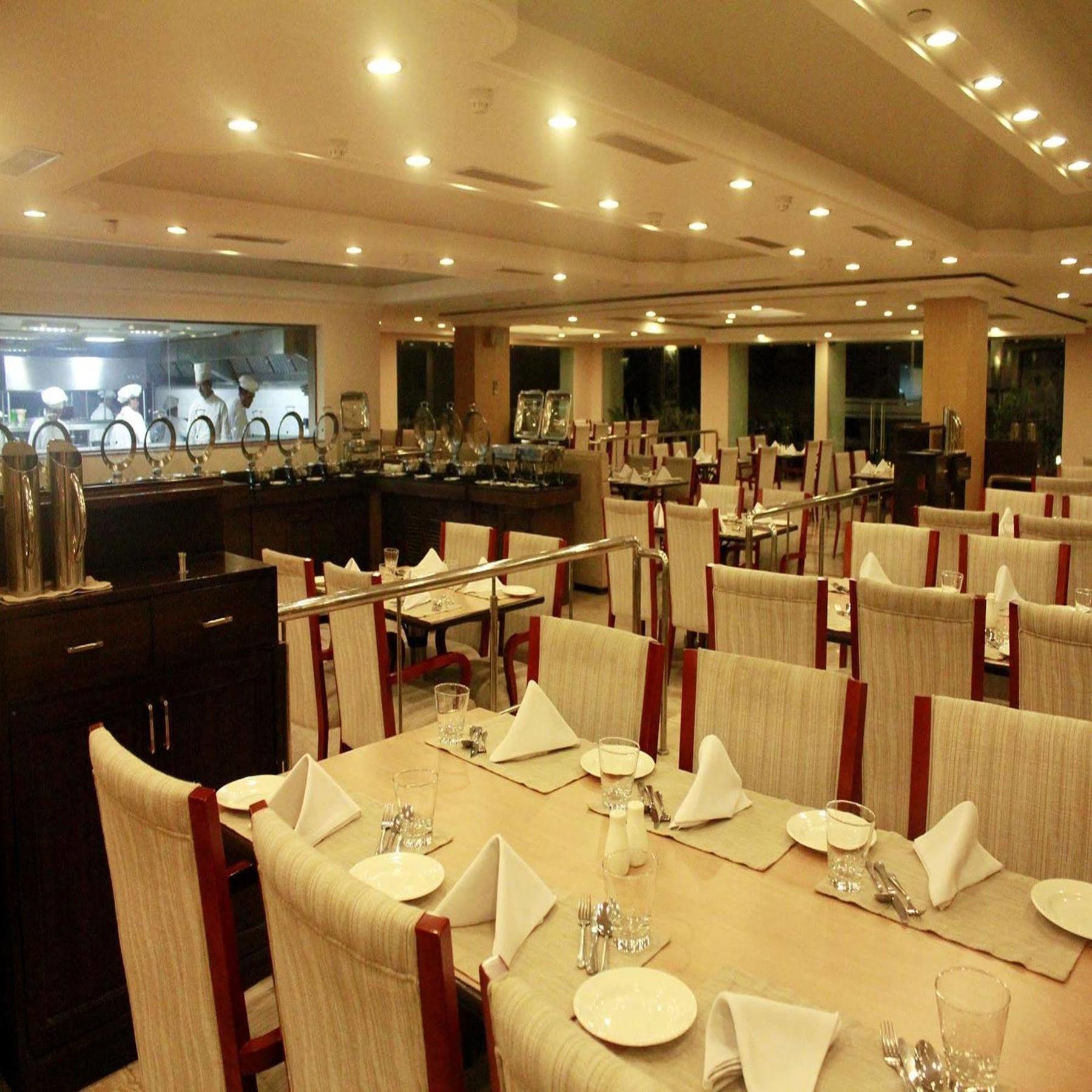 Royal Sarovar Portico Силигури Екстериор снимка