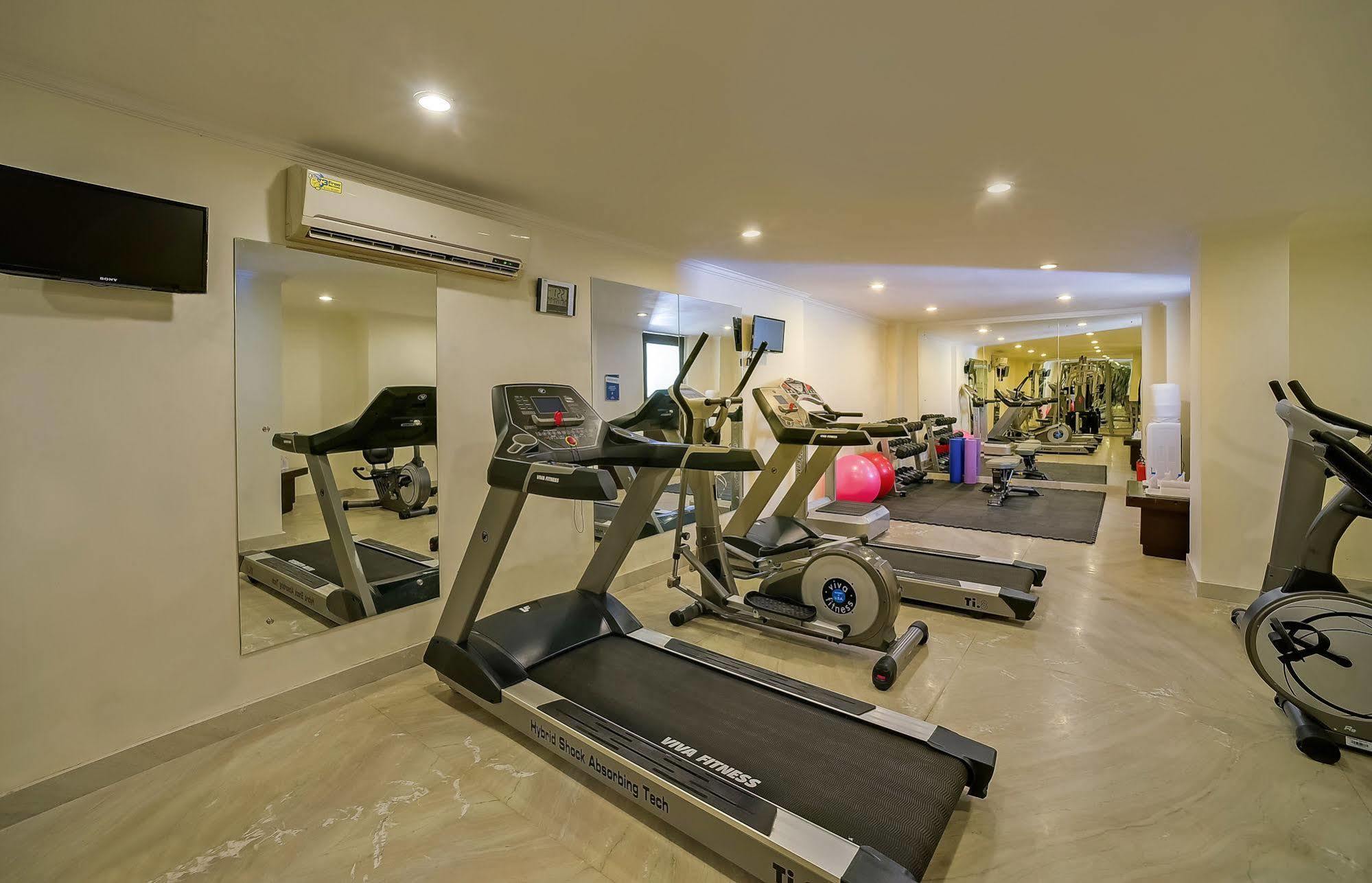 Royal Sarovar Portico Силигури Екстериор снимка